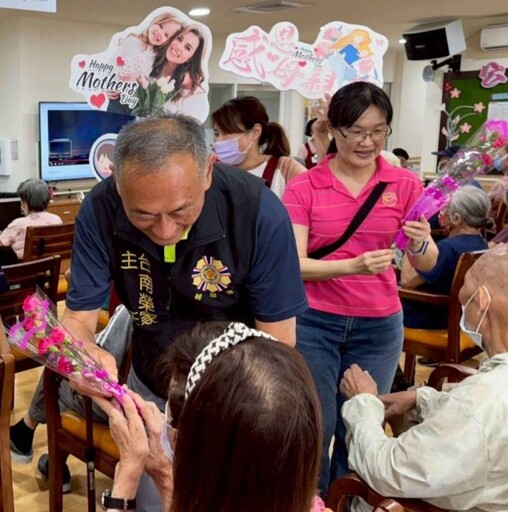 臺南榮家母親節感恩獻愛 康乃馨傳遞溫馨敬愛