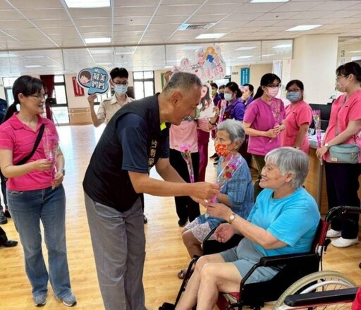 臺南榮家母親節感恩獻愛 康乃馨傳遞溫馨敬愛