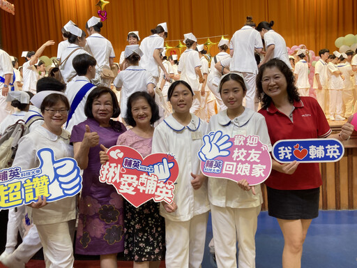 輔英科大463名護生加冠典禮 就業率達97% 醫院祭百萬年薪攬才