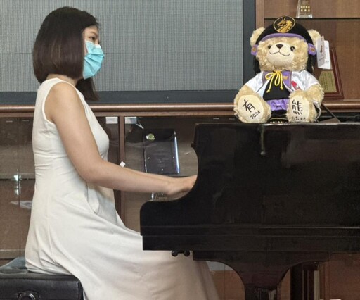 高榮南院慶國際護師節 獲贈鋼琴×樂音向護理致敬