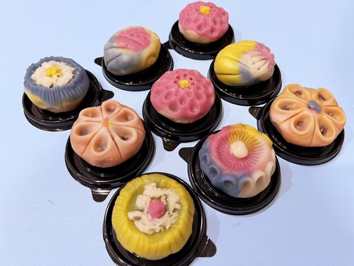 和菓子暖心祝福獻給媽媽 移民署竹市站美食手作月宣導異國多元文化