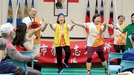 臺南榮服處榮欣志工感動服務歡樂到榮家 與榮民眷歡慶母親節