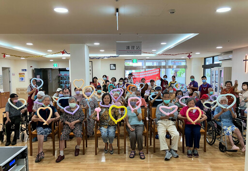 臺南榮家母親節傳愛動人心 住民長輩笑顏更年輕