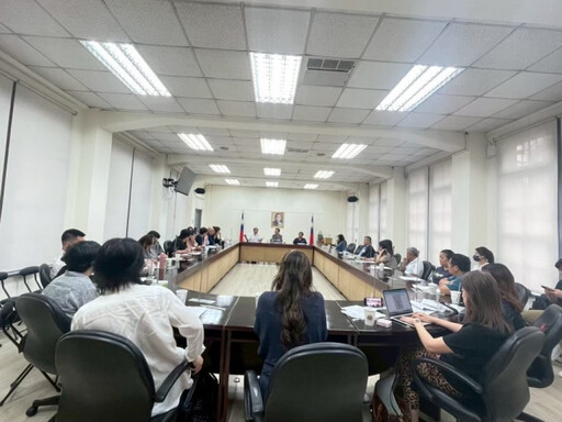 兩大長照協會赴立院請願,盼政府完善長照政策,爭取突破經營困境。