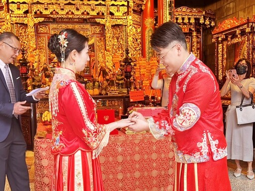 桃園大廟景福宮首辦婚禮締歷史新頁 神明見證庇佑首對喜結良緣新人