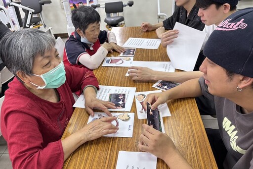 青銀共學、世代交流 中華大學外籍生帶長輩快樂學英文趣！