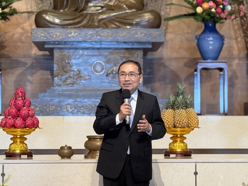 侯友宜法鼓山禮佛、浴佛 祈願市政推動順利 百姓安居樂業