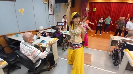花蓮榮家感謝郭美妃老師慈善團溫馨獻藝 銀髮舞者旗袍肚皮舞展活力
