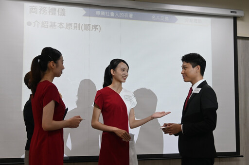 南大親善大使團進階商務禮儀訓練 助學生展現自信風範
