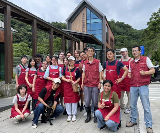 美國凱斯西儲大學師生至新北瑞芳動物之家參訪
