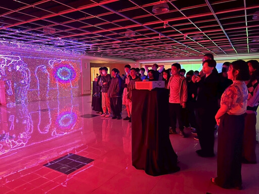 龍華科大邀韓藝術家策展 流光未來互動藝術定義人與數位連結