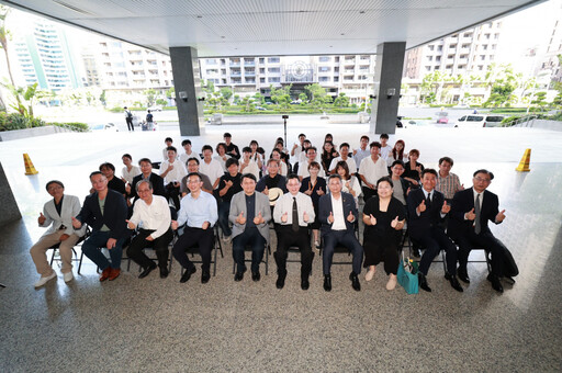 高雄大學建築系畢設展登場 陳啟仁讚揚建築新秀回應社會議題
