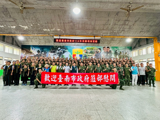 南市府端節前率團慰勞203旅官兵 臺南軍人服站隨團陪同