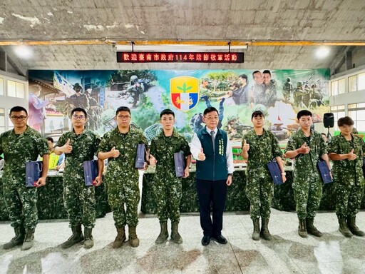南市府端節前率團慰勞203旅官兵 臺南軍人服站隨團陪同