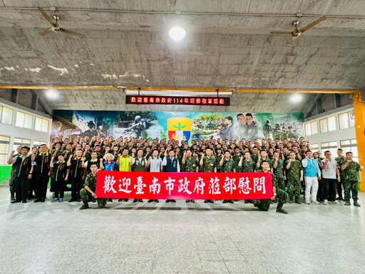 南市府端節前率團慰勞203旅官兵 臺南軍人服站隨團陪同