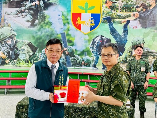 南市府端節前率團慰勞203旅官兵 臺南軍人服站隨團陪同