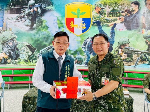 南市府端節前率團慰勞203旅官兵 臺南軍人服站隨團陪同