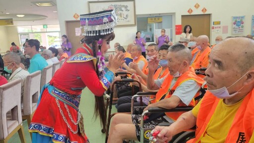空軍藝工隊端節前屏東榮家公益演出 關懷住民獻上視聽饗宴