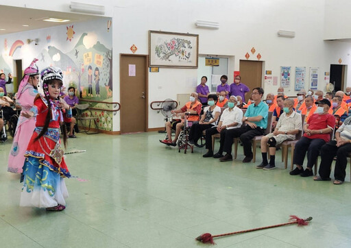 空軍藝工隊端節前屏東榮家公益演出 關懷住民獻上視聽饗宴