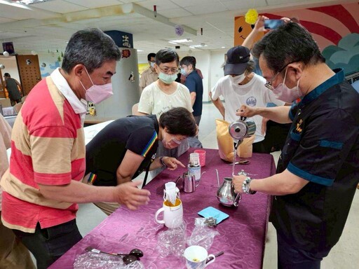 佳里榮家黑琵樂學坊開課 住民長輩歡喜學習
