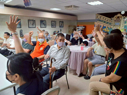 佳里榮家黑琵樂學坊開課 住民長輩歡喜學習