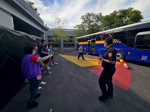 大型車內輪差體驗 南警攜手監理站強化學生交安意識
