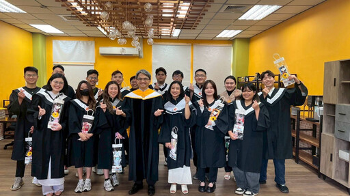 金門大學獻祝福113學年度45位外籍畢生 鵬程萬里