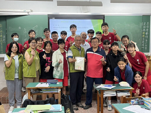 臺南市中西區公所前進校園維護師生權益