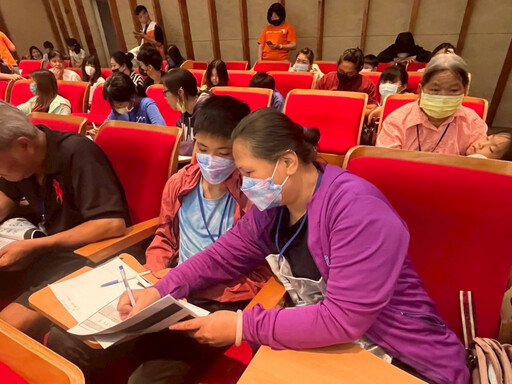 台灣世界展望會「親子一起堆起愛」，用陪伴堆疊孩子的安全感