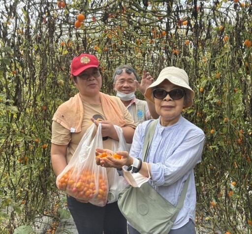 臺南榮家樂活採果行-盛情暖我心！住民長輩樂開懷