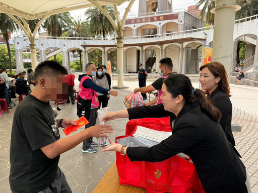 送暖傳愛、粽情享受 桃園市社會局結合學術及善心單位關懷街友迎端午