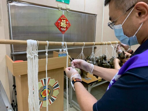 花蓮榮服處榮情端午-粽享祝福！榮欣志工「益」起包粽趣