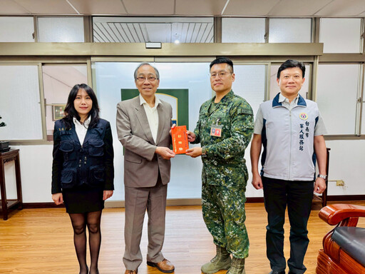 南市軍服站陪同軍友保險公司端節慰問地區國軍戰備任務辛勞