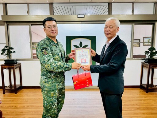 南市軍服站陪同軍友保險公司端節慰問地區國軍戰備任務辛勞