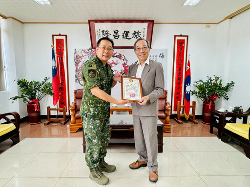 南市軍服站陪同軍友保險公司端節慰問地區國軍戰備任務辛勞
