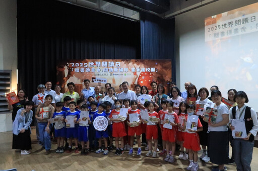 響應世界閱讀日 國圖攜手國發會雙語贈書 展現國圖南部分館知識願景