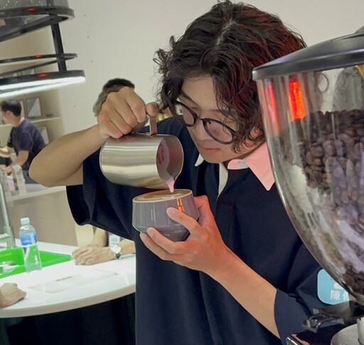 崑大餐飲系勇奪首屆Cophi盃全國咖啡挑戰賽拉花組冠季軍