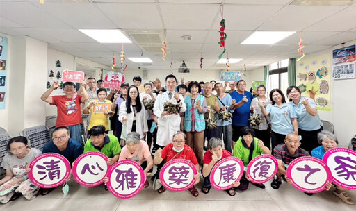 嘉義榮院附設康復之家端節前手作粽串起住民社交與自信
