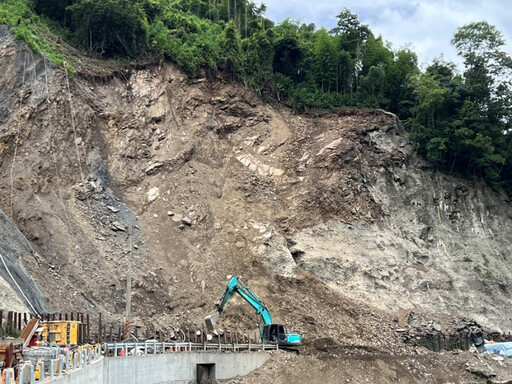 鋒面報到! 仁愛鄉投89線30.7K夜間預警性封路