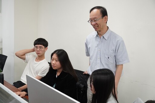 AI跨域實戰課程開花結果 華大首戰「崇越行銷大賞」奪5項殊榮