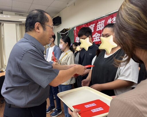 中華醫大頒發教育部特殊教育學生獎學及助學金 73位學子獲獎
