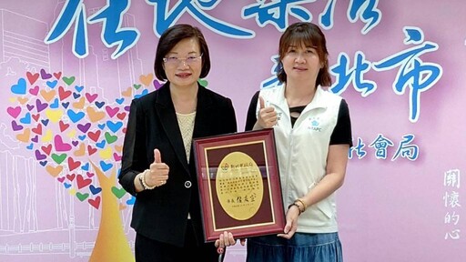 新北市中小學家長會長協會捐贈35萬元 支持小衛星及哨子計畫 守護兒少