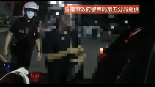 外籍男剛入境就有金融卡 南警機警逮車手
