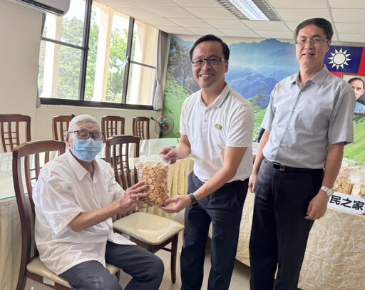 屏東榮家感謝張金鑾文化藝術基金會張柏元捐贈愛心物資 關懷住民長輩