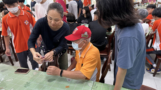 花蓮高工志工關懷服務榮家!住民長輩滿滿感動