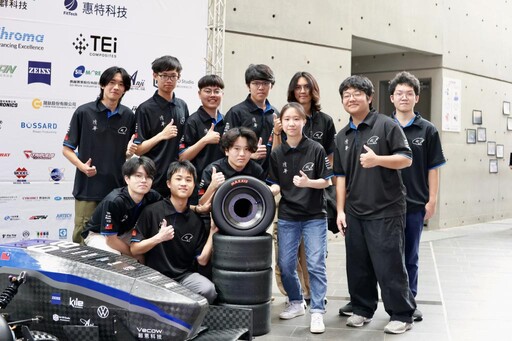 挑戰歐洲方程式大賽 清大第10代輕量化碳纖維賽車「THX」亮相