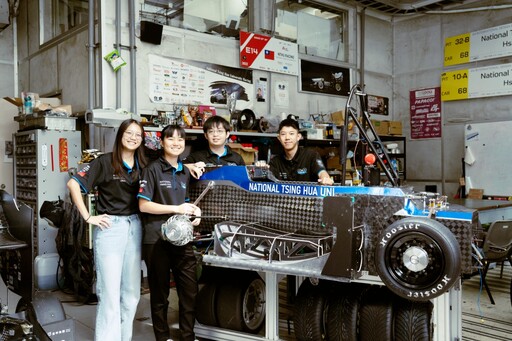 挑戰歐洲方程式大賽 清大第10代輕量化碳纖維賽車「THX」亮相