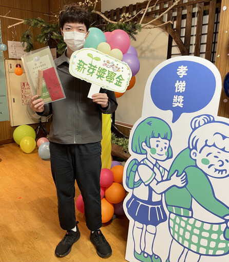 崑山科大錢谷村歷經貧困病痛!雙主修扭轉人生 錄取6研究所