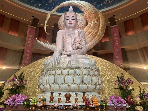 山海之間福氣現身！ 靈鷲山福城玉佛開光 朱惕之到場祈福