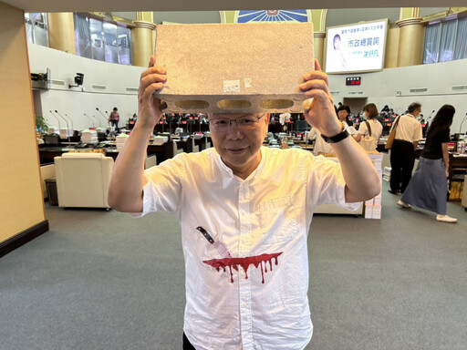 台南480件小二甲包含被起訴的力暘光電,沒電業執照卻發電?蔡育輝:勿圖利業者,否則告發
